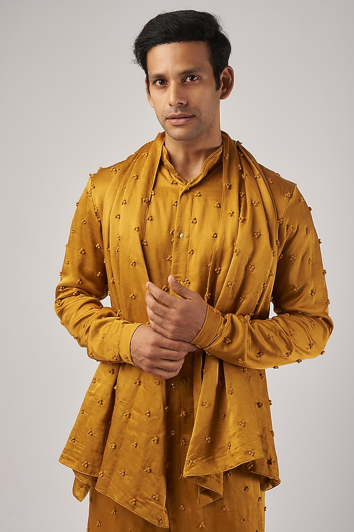 Mustard Linen Satin Embroidered Kurta With Stole by Kunal Rawal at Pernia's Pop Up Shop