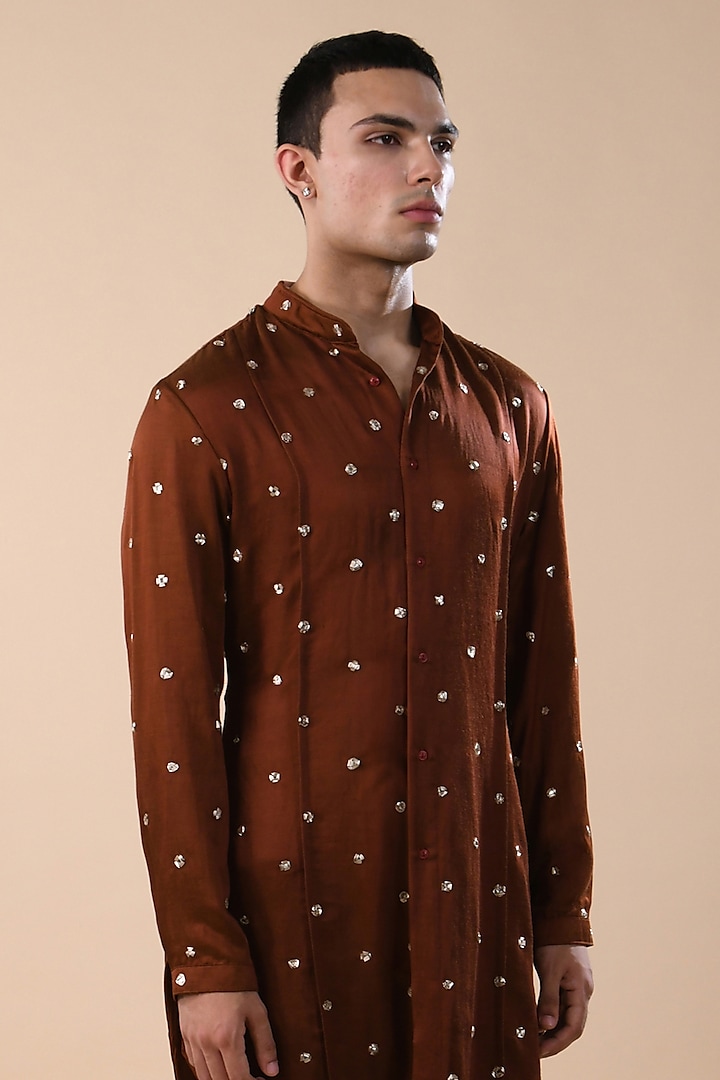 Rust Linen Satin Mirror Embroidered Panelled Kurta by Kunal Rawal at Pernia's Pop Up Shop