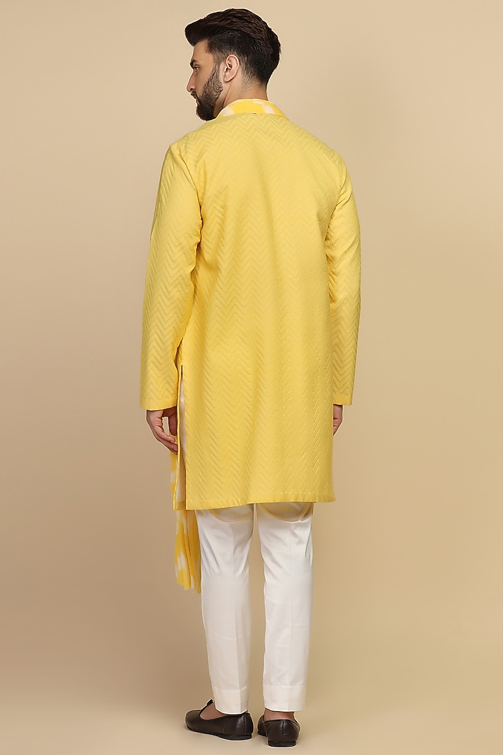 Yellow Chanderi Tie-Dye Draped Kurta Set by Kushal's Men at Pernia's Pop Up Shop
