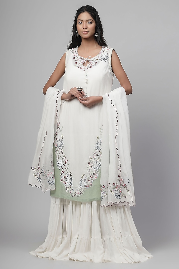 Porcelain White Chanderi & Cotton Embroidered Kurta Set by Kushani at Pernia's Pop Up Shop