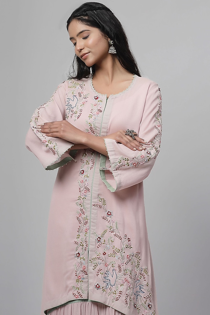Blush Pink Chanderi Silk Embroidered Kurta Set by Kushani at Pernia's Pop Up Shop