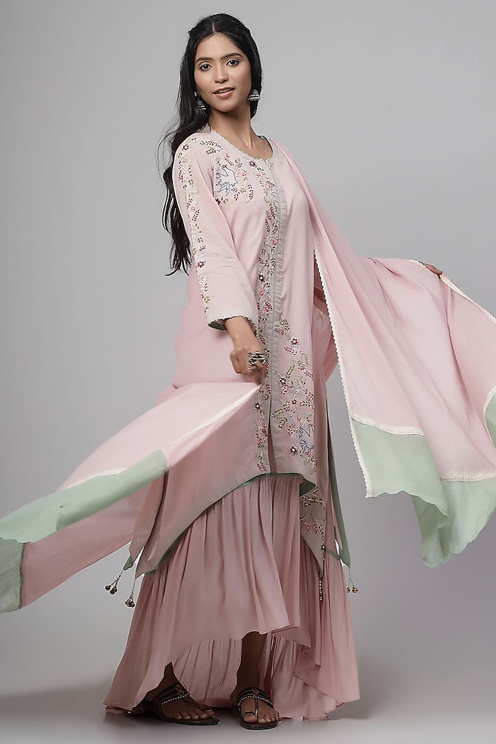 Blush Pink Chanderi Silk Embroidered Kurta Set by Kushani at Pernia's Pop Up Shop