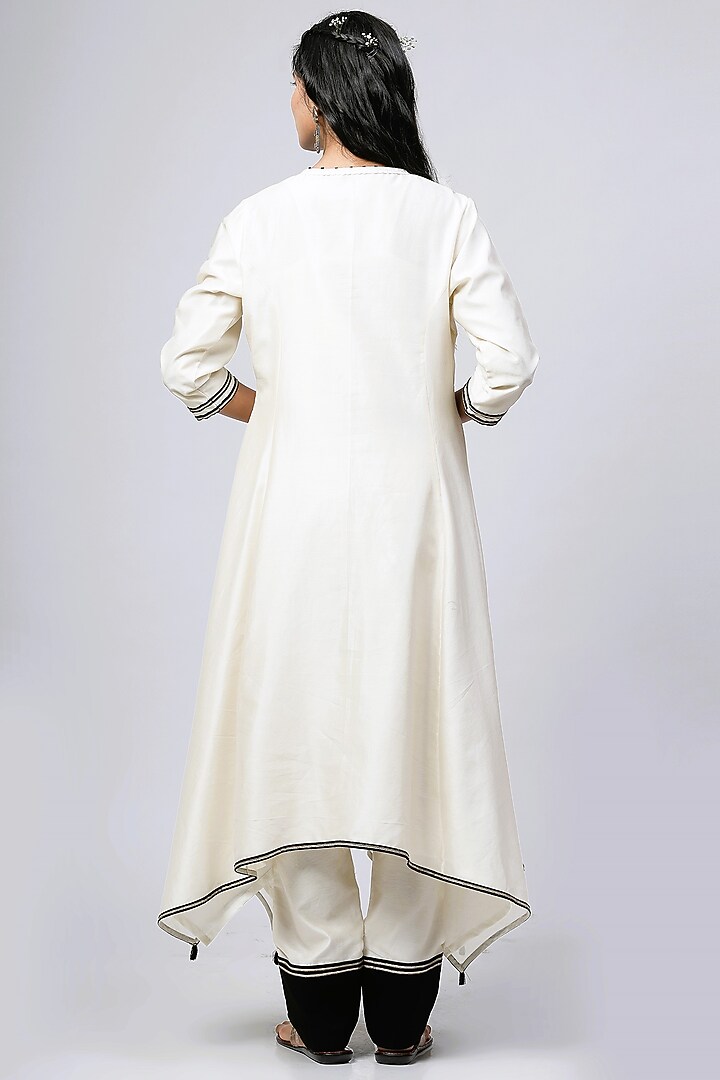 Porcelain White Chanderi Silk Applique Embroidered Asymmetric Kurta Set by Kushani at Pernia's Pop Up Shop
