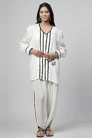 Porcelain White Chanderi Silk Applique Embroidered Tunic Set by Kushani
