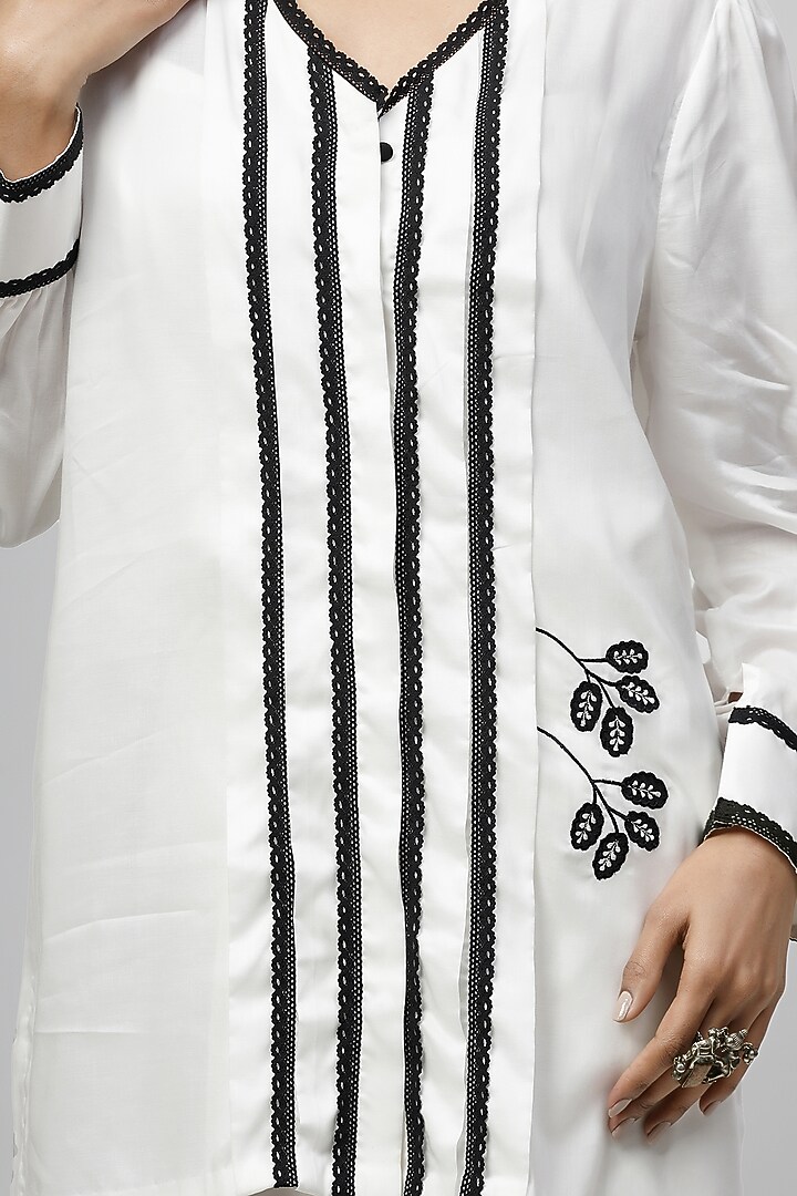 Porcelain White Chanderi Silk Applique Embroidered Tunic Set by Kushani at Pernia's Pop Up Shop