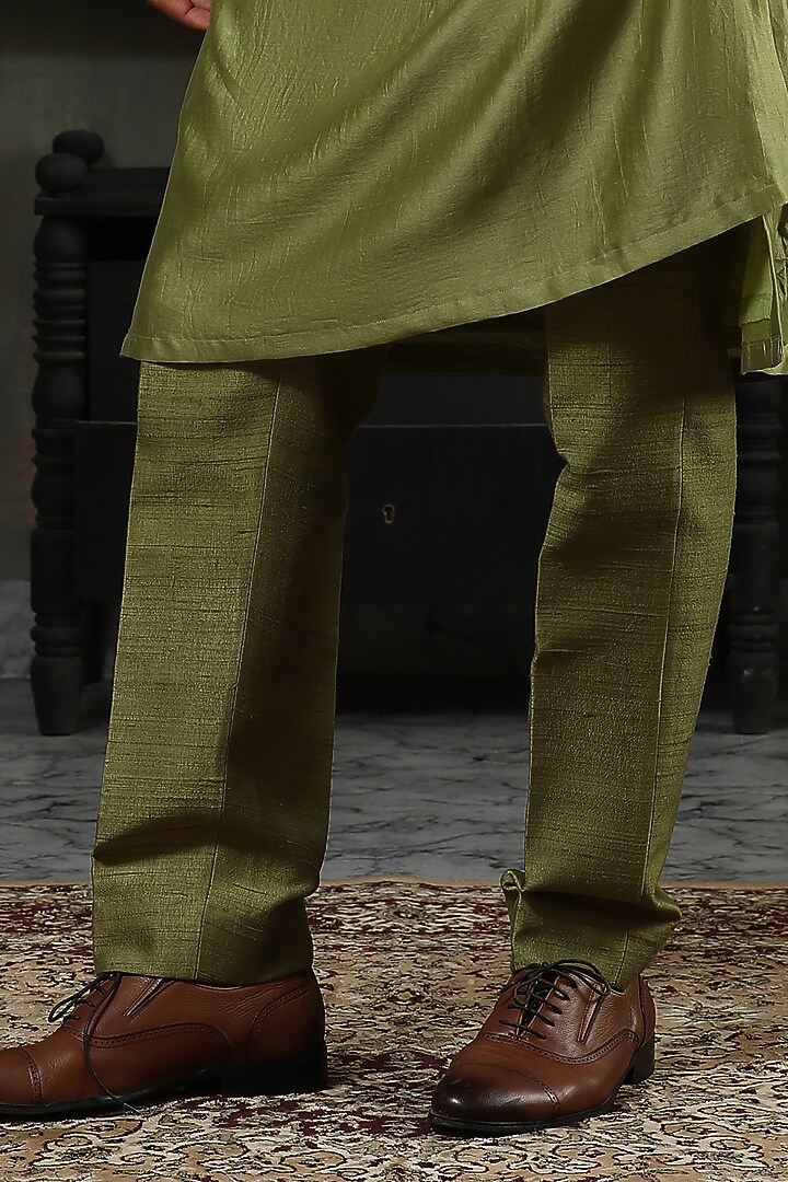 Green Chanderi Silk Zari Embellished Kurta Set by Kudrat Couture at Pernia's Pop Up Shop