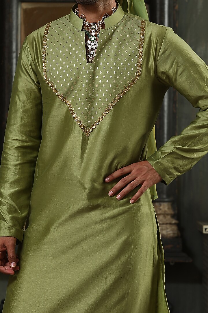 Green Chanderi Silk Zari Embellished Kurta Set by Kudrat Couture at Pernia's Pop Up Shop