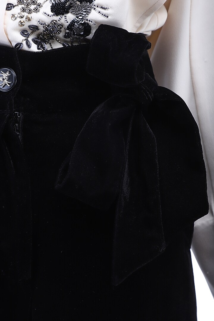 Black tie-up pants available only at Pernia's Pop Up Shop.