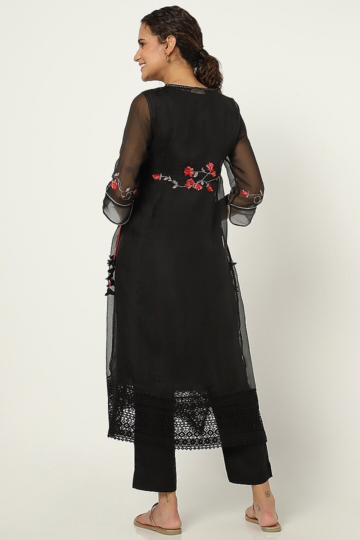 Black Embroidered Kurta Set by Kaveri at Pernia's Pop Up Shop
