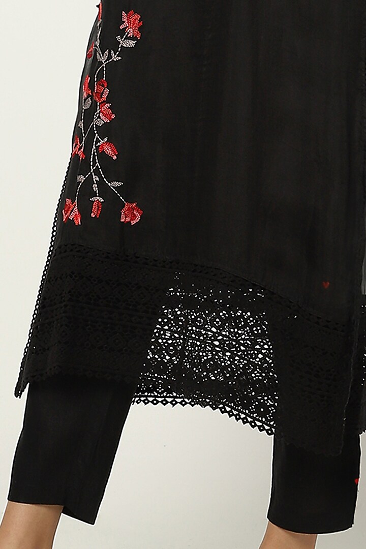Black Embroidered Kurta Set by Kaveri at Pernia's Pop Up Shop