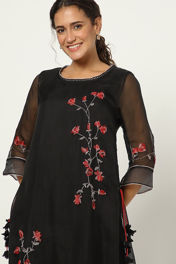 Black Embroidered Kurta Set by Kaveri at Pernia's Pop Up Shop
