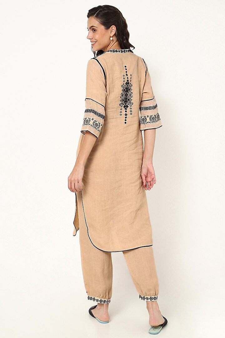 Tuscan Beige Linen Kurta Set by Kaveri at Pernia's Pop Up Shop