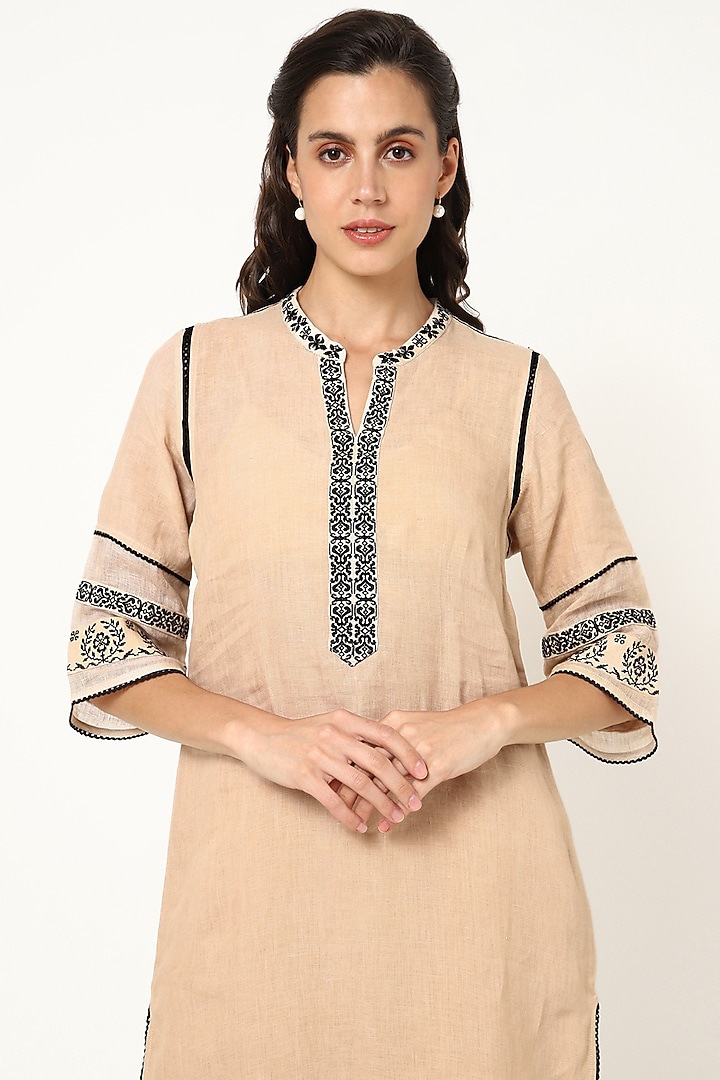 Tuscan Beige Linen Kurta Set by Kaveri at Pernia's Pop Up Shop