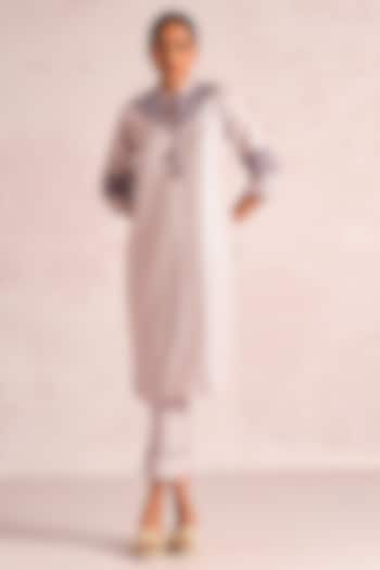 Mauve Linen Blend Embroidered Kurta Set by Kaveri at Pernia's Pop Up Shop