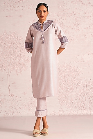 Mauve Linen Blend Embroidered Kurta Set by Kaveri