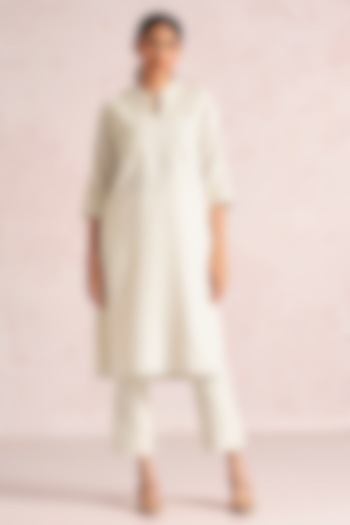 Off-White Linen Blend Floral Straight Kurta Set by Kaveri at Pernia's Pop Up Shop