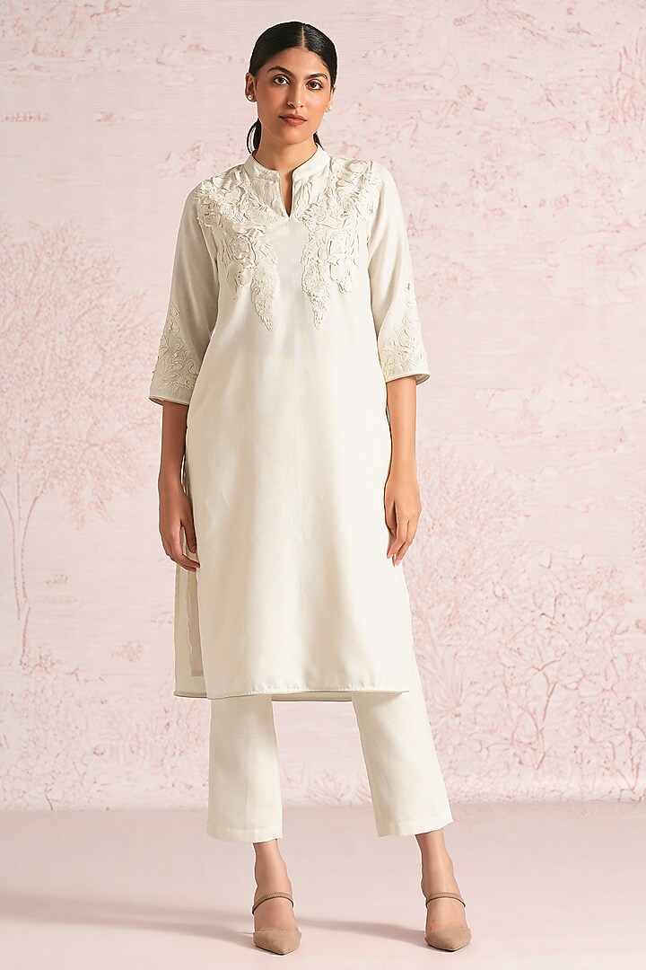 Off-White Linen Blend Floral Straight Kurta Set by Kaveri at Pernia's Pop Up Shop