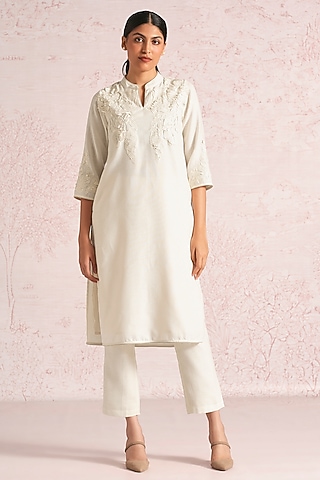 Off-White Linen Blend Floral Straight Kurta Set by Kaveri