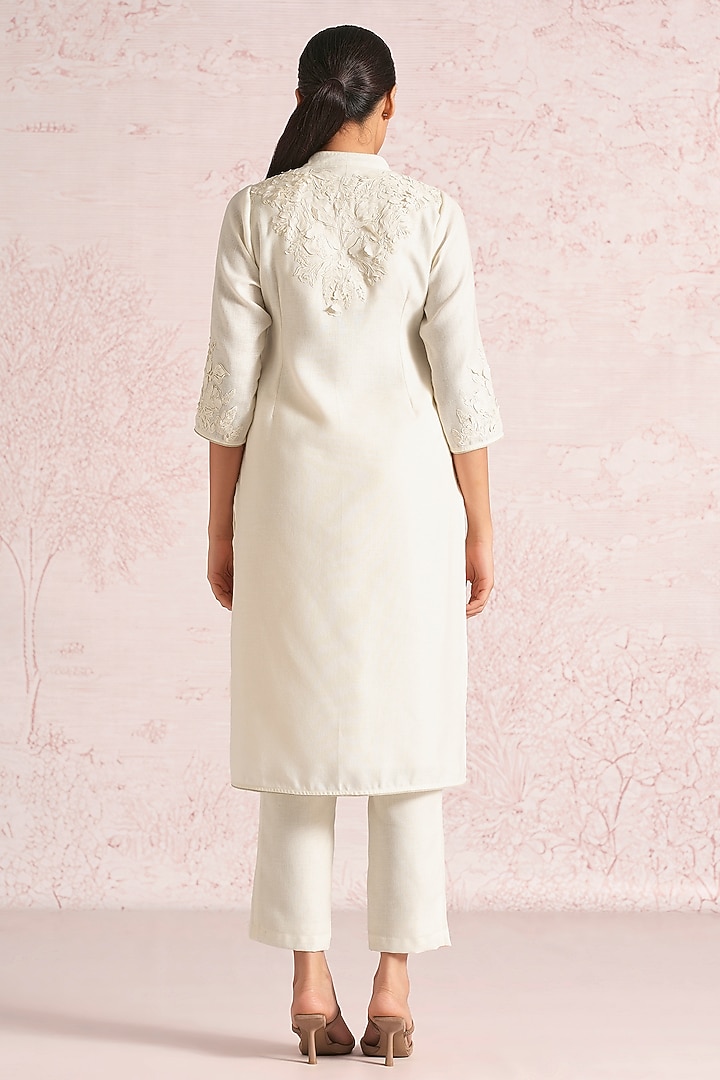 Off-White Linen Blend Floral Straight Kurta Set by Kaveri at Pernia's Pop Up Shop