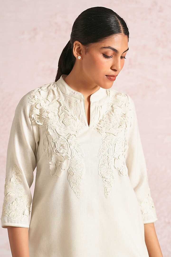 Off-White Linen Blend Floral Straight Kurta Set by Kaveri at Pernia's Pop Up Shop