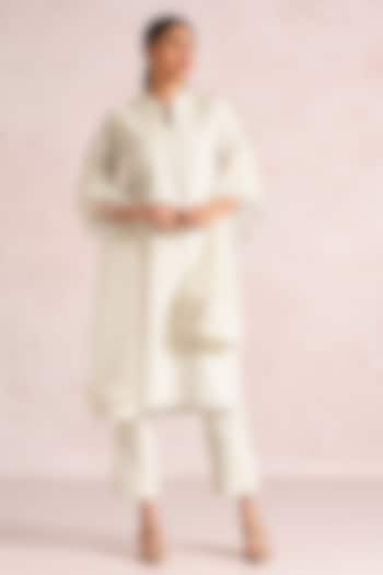 Off-White Linen Blend Floral Straight Kurta Set by Kaveri at Pernia's Pop Up Shop