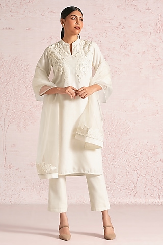 Off-White Linen Blend Floral Straight Kurta Set by Kaveri