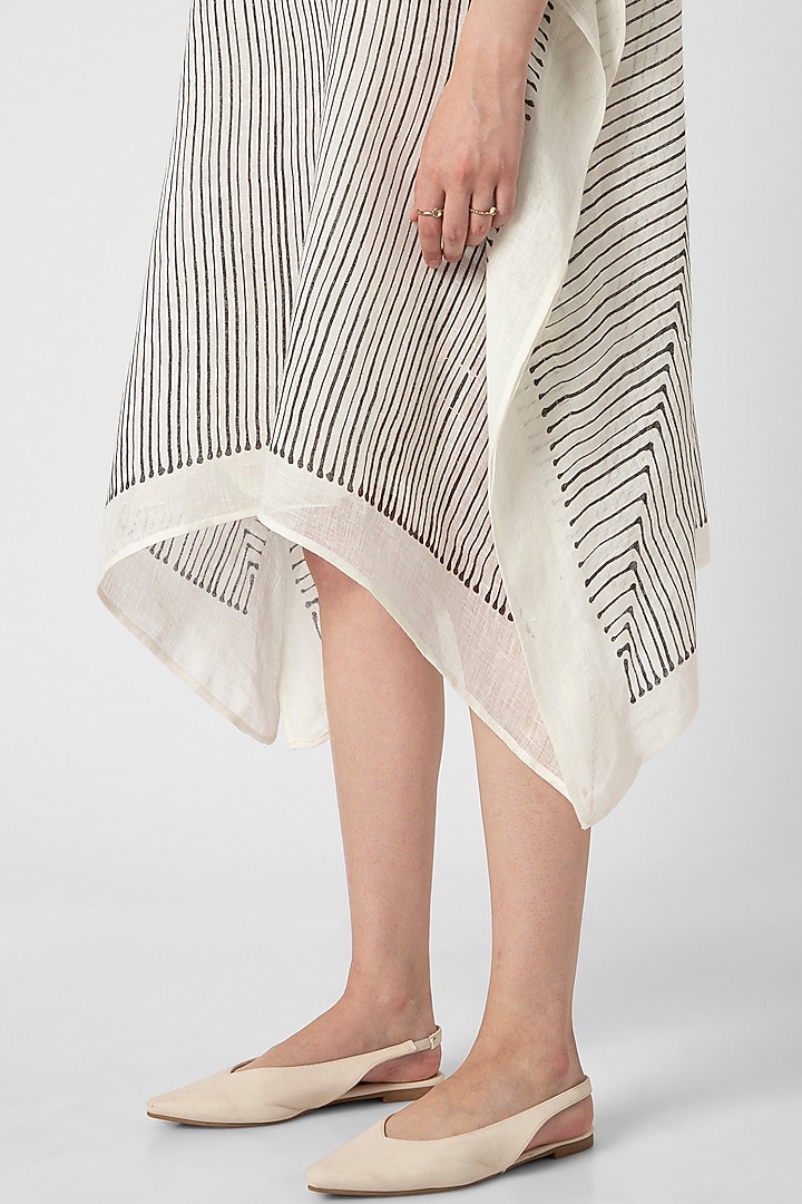Off-White Linen Hand Screen Printed Kaftan Set by Kaveri at Pernia's Pop Up Shop