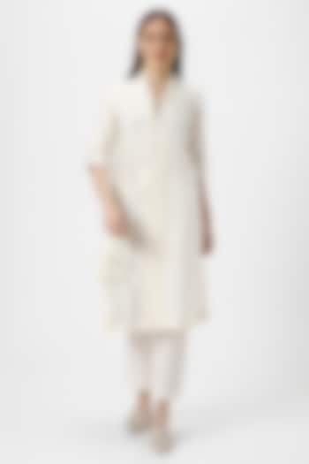 Off-White Linen Thread Embroidered Kurta Set by Kaveri at Pernia's Pop Up Shop