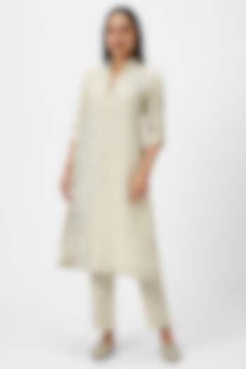 Green Linen Thread Embroidered Kurta Set by Kaveri at Pernia's Pop Up Shop