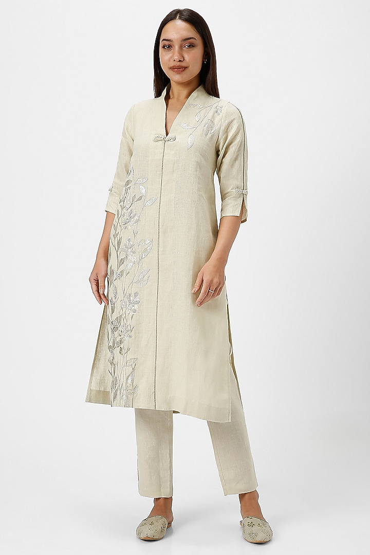 Green Linen Thread Embroidered Kurta Set by Kaveri at Pernia's Pop Up Shop