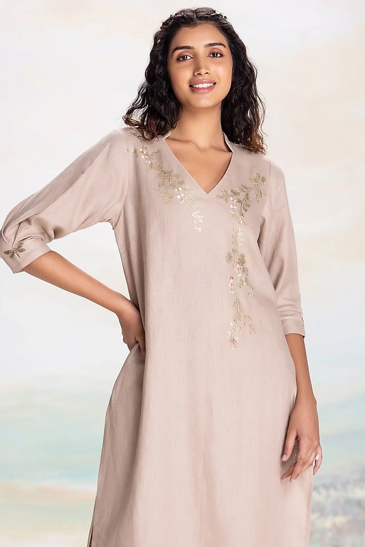 Cement Grey Linen Embroidered Kurta Set by Kaveri at Pernia's Pop Up Shop