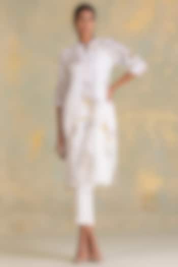 Off-White Linen Blend Screen Printed Kurta Set by Kaveri at Pernia's Pop Up Shop