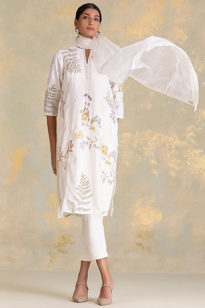 Off-White Linen Blend Screen Printed Kurta Set by Kaveri at Pernia's Pop Up Shop