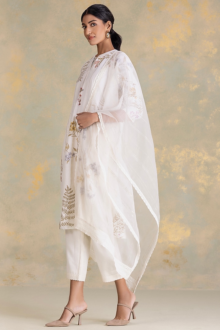 Off-White Linen Blend Screen Printed Kurta Set by Kaveri at Pernia's Pop Up Shop