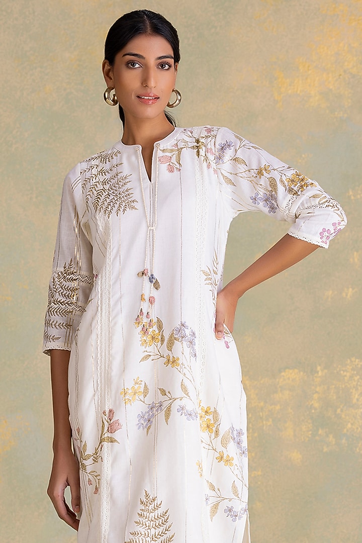 Off-White Linen Blend Screen Printed Kurta Set by Kaveri at Pernia's Pop Up Shop