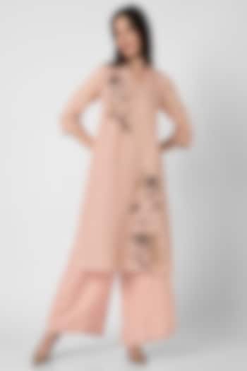 Dust Rose Linen Screen Printed & Hand Embroidered Kurta Set by Kaveri at Pernia's Pop Up Shop