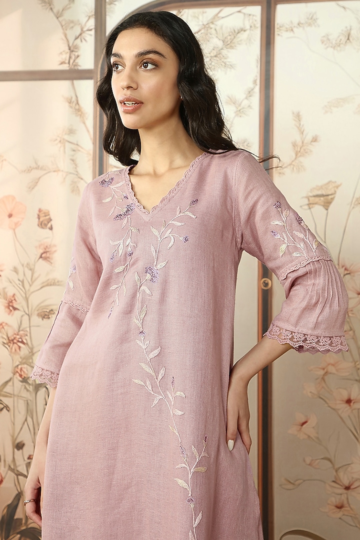 Quartz Linen Thread Hand Embroidered Tunic Set by Kaveri at Pernia's Pop Up Shop