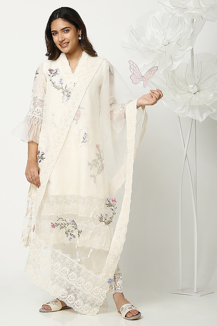 Off White Linen Hand Embroidered Kurta Set by Kaveri at Pernia's Pop Up Shop
