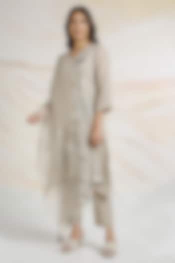 Natural Beige Linen Floral Hand Embroidered Kurta Set by Kaveri at Pernia's Pop Up Shop