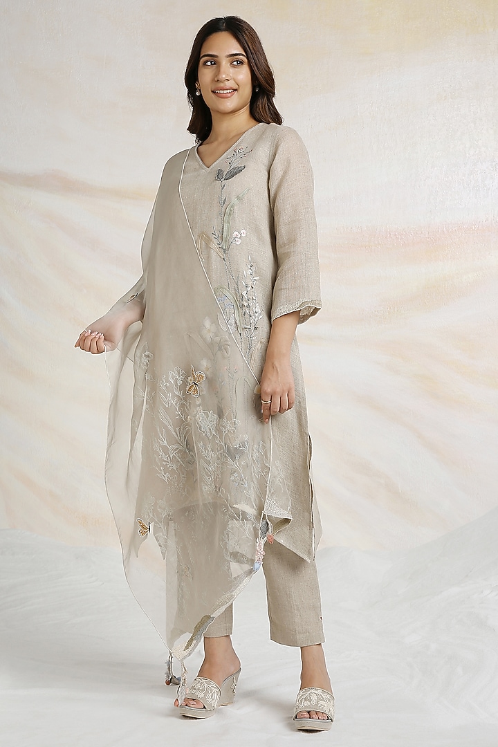 Natural Beige Linen Floral Hand Embroidered Kurta Set by Kaveri at Pernia's Pop Up Shop