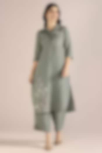 Jade Line Hand Embroidered Kurta Set by Kaveri at Pernia's Pop Up Shop