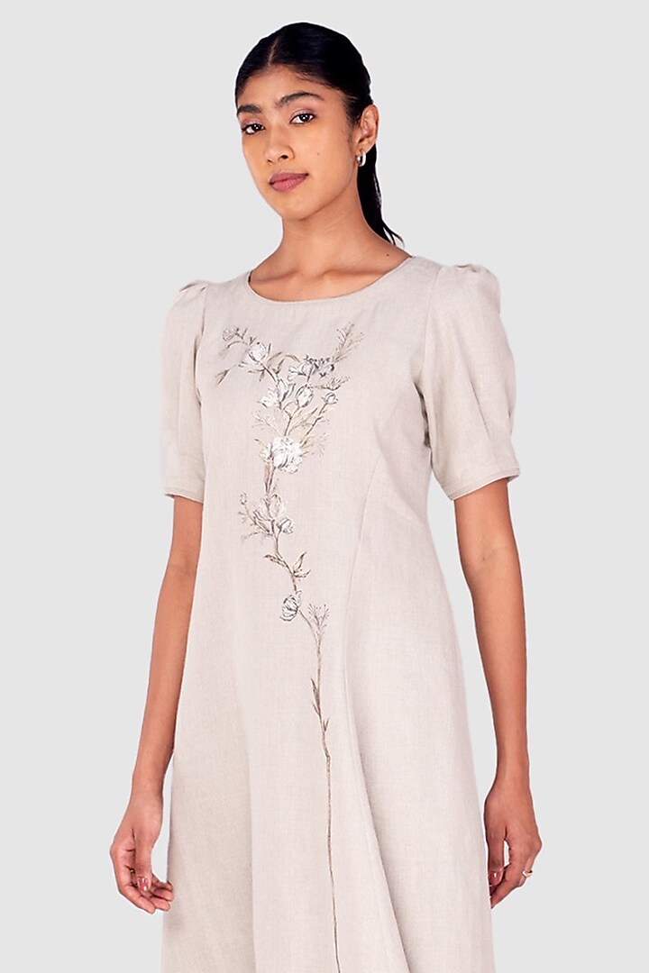 White & Beige Linen Asymmetric Kurta Set by Kaveri at Pernia's Pop Up Shop