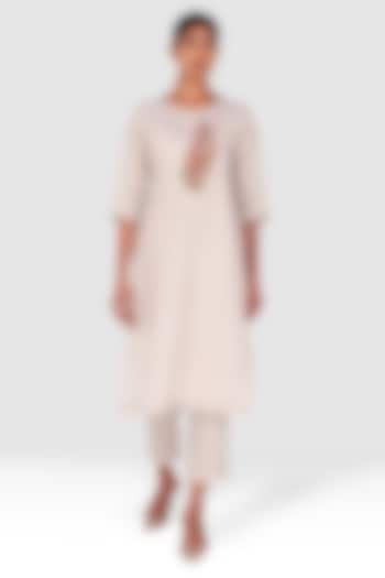 Natural Beige Linen Thread Embossed Embroidered Kurta Set by Kaveri at Pernia's Pop Up Shop