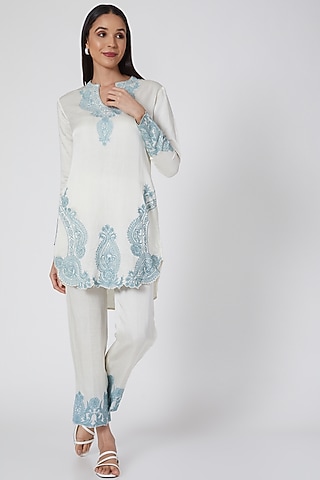 Ivory & Turquoise Kurta Set With Thread Work by Kartikeya
