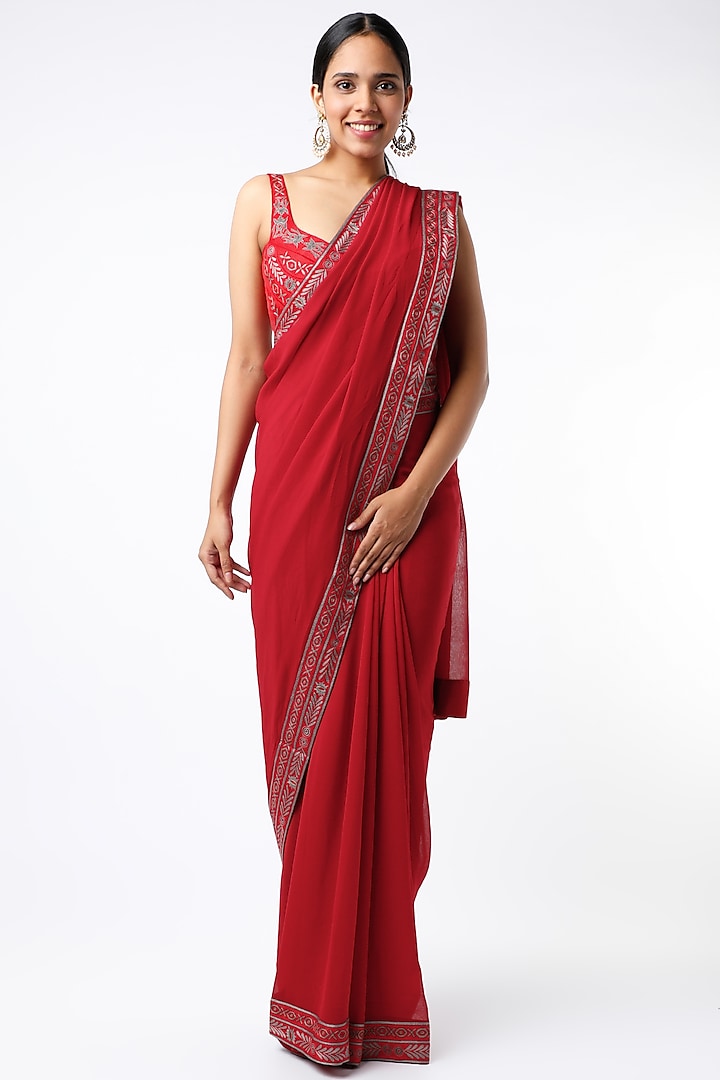 Red Saree Set With Thread Work by Kartikeya