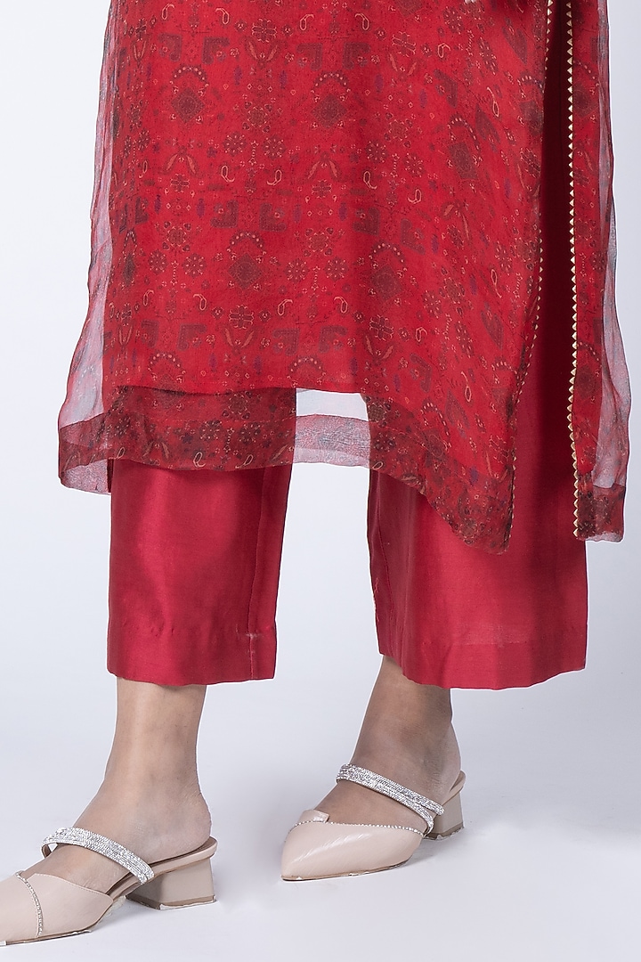 Red Organza Jaal Printed & Embellished Kurta Set by Kyross at Pernia's Pop Up Shop