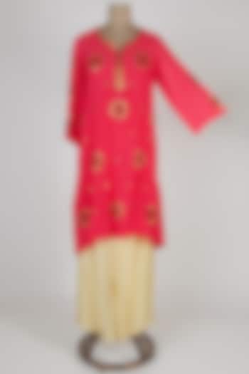 Pink Embroidered Kurta With Pants by Kunza