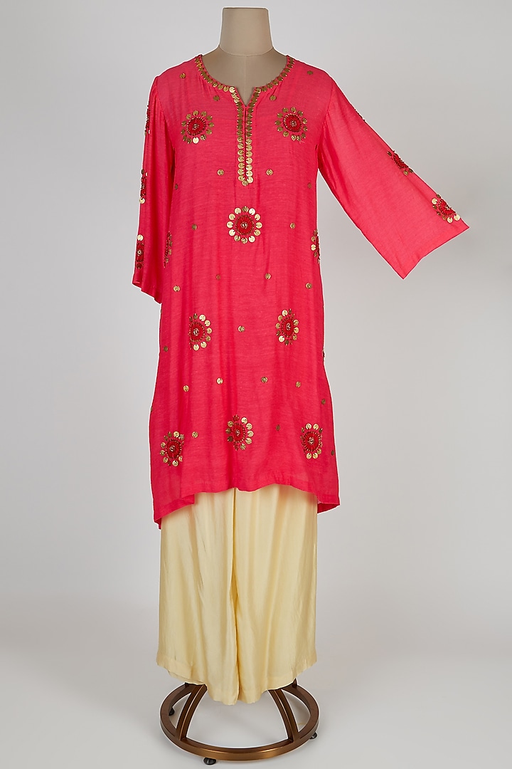 Pink Embroidered Kurta With Pants by Kunza