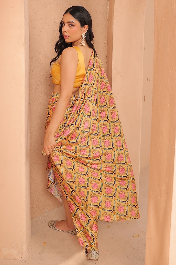 Yellow Crepe & Organza Printed Party Wear Saree Set by Label Astha Chhabra at Pernia's Pop Up Shop