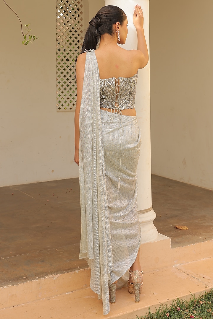 Silver Metallic Crepe & Net Pre-Stitched Wedding Saree Set by Label Astha Chhabra at Pernia's Pop Up Shop